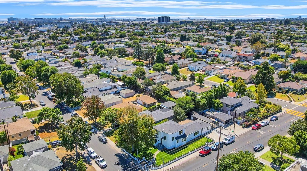 7901 Glider Ave, Los Angeles CA  90045-3049 exterior