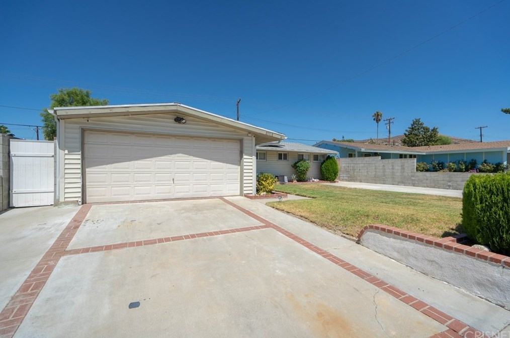 27713 Walnut Springs Ave, Santa Clarita, CA 91351
