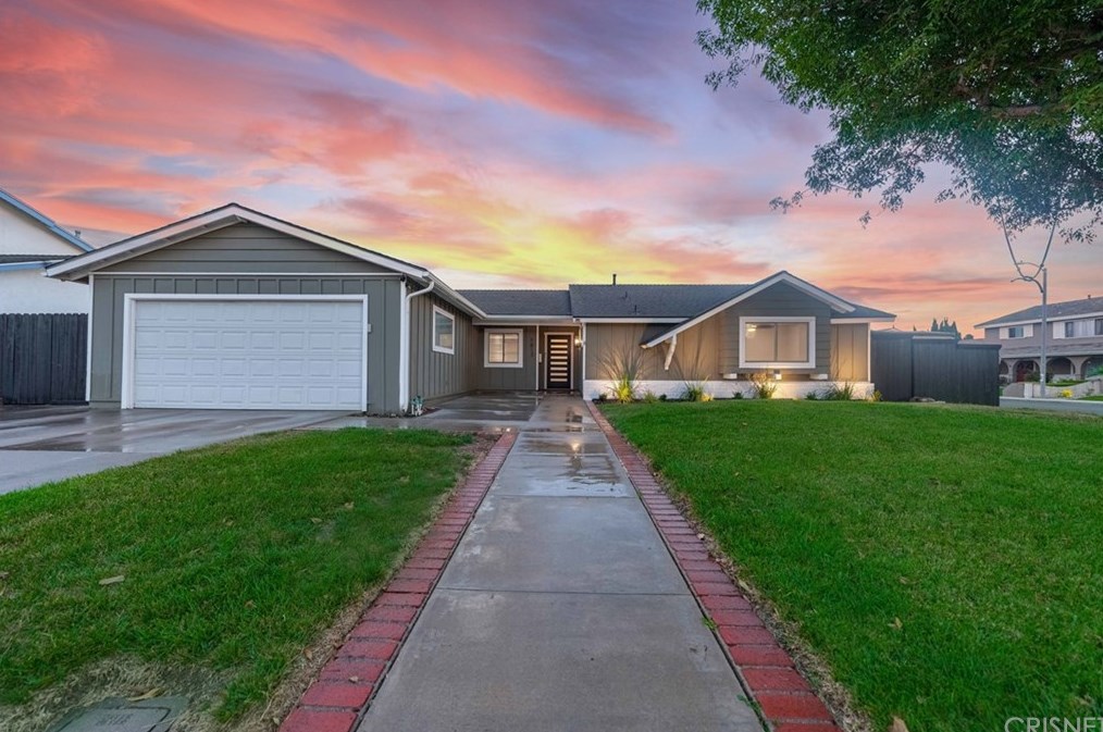 1612 Rowland Ave, Camarillo, CA 93010-3155
