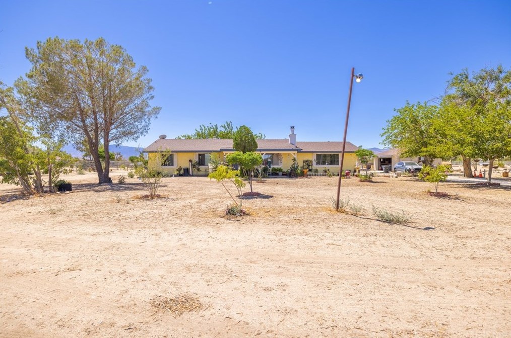 11318 E Ave R 8, Juniper Hills, CA 93543