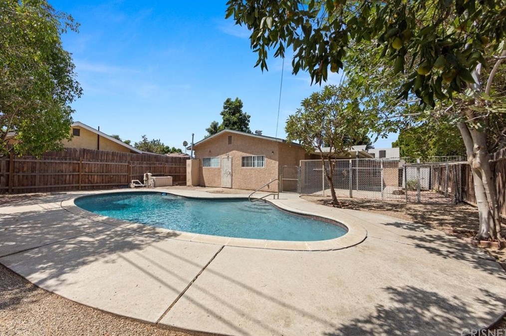 7044 Nestle Ave, Los Angeles, CA 91335-4546