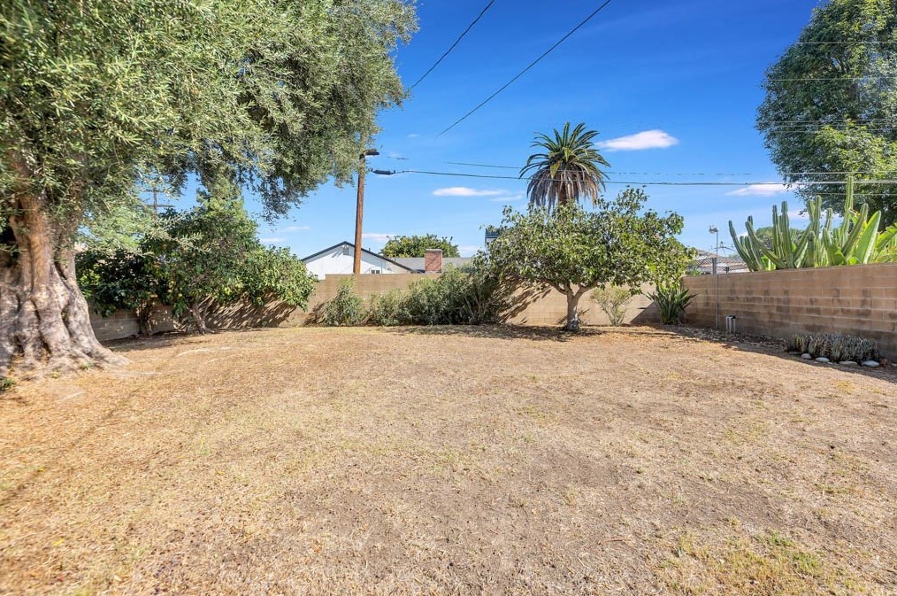18649 Willard St, Los Angeles CA  91335-1256 exterior