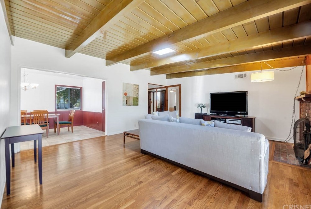 18649 Willard St, Los Angeles CA  91335-1256 exterior