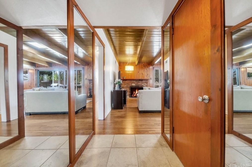 18649 Willard St, Los Angeles CA  91335-1256 exterior