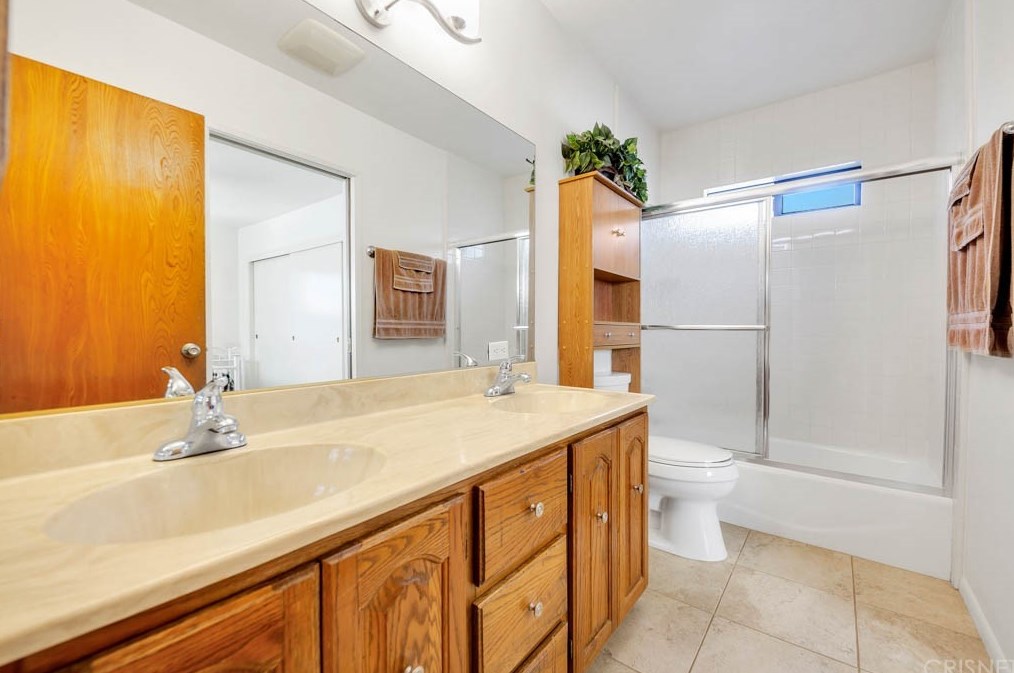 18649 Willard St, Los Angeles CA  91335-1256 exterior