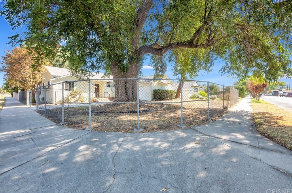 18649 Willard St, Los Angeles CA  91335-1256 exterior
