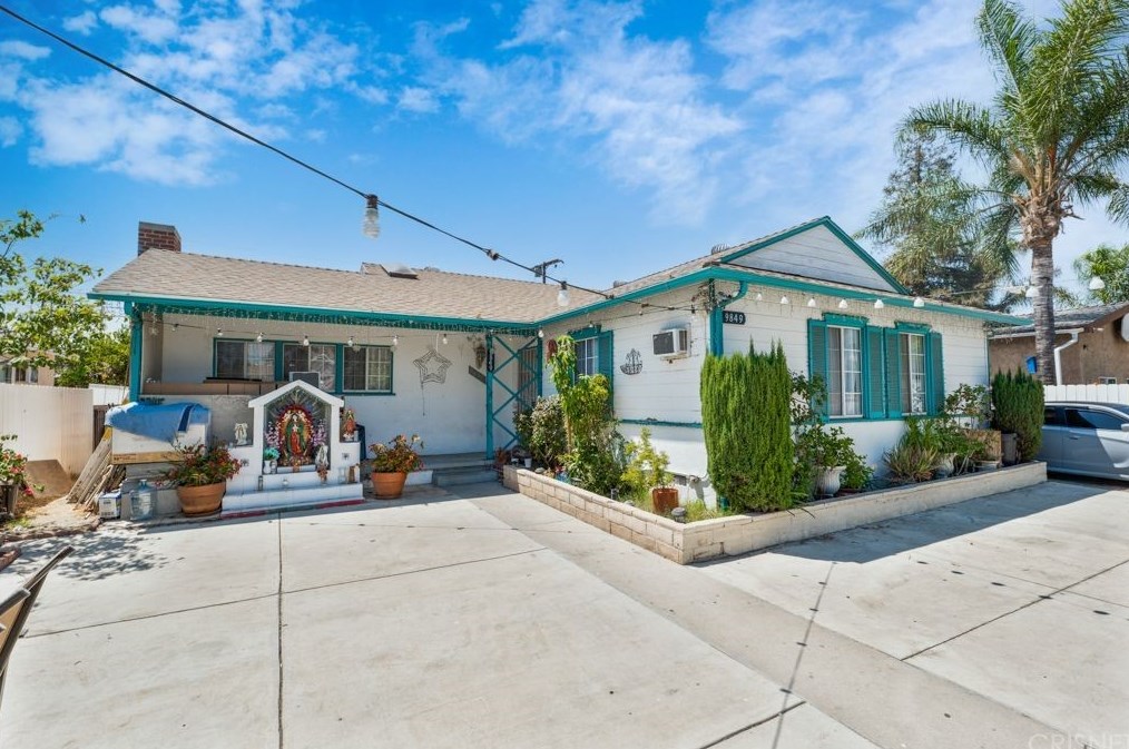 9849 Amboy Ave, Los Angeles, CA 91331-4014