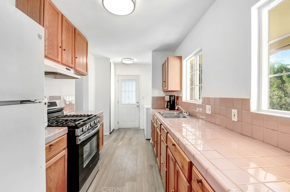 6632 Tampa Ave, Los Angeles CA  91335-1737 exterior