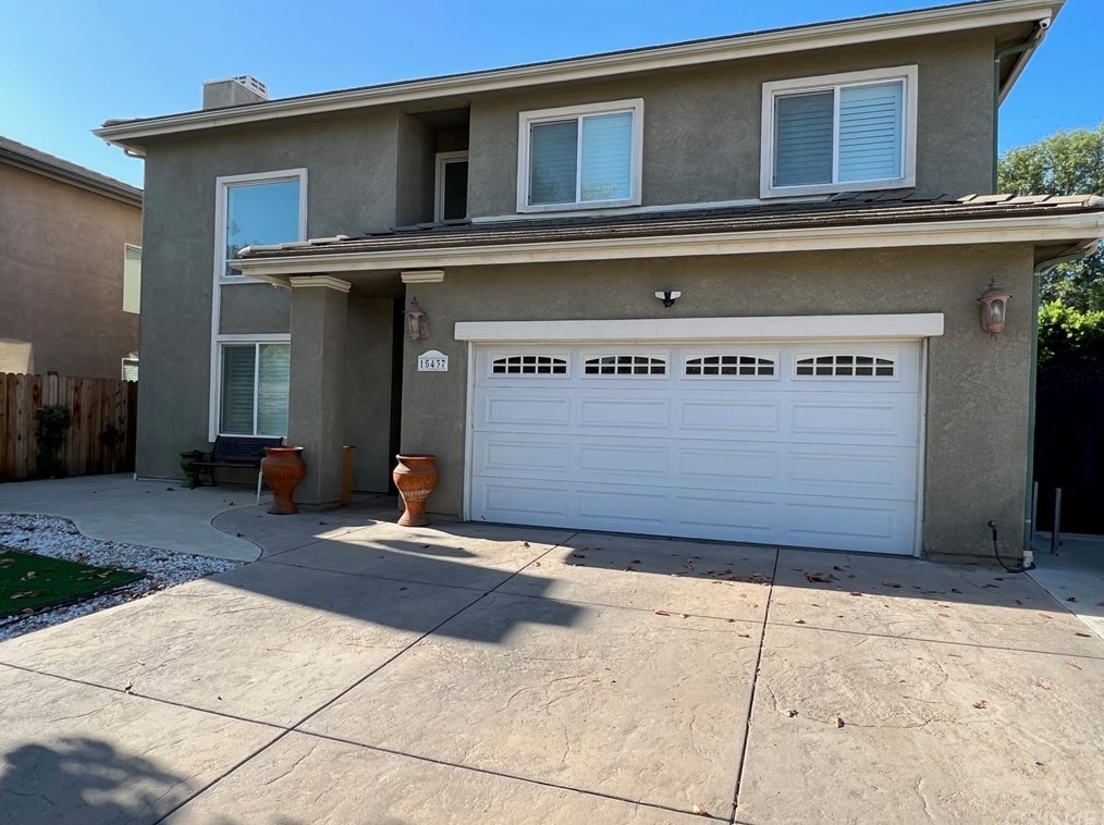 15437 Lassen St, San Fernando, CA 91345-2921