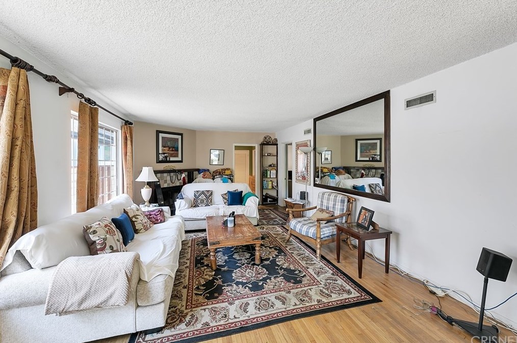 4429 Van Noord Ave, North Hollywood, CA 91604-1429