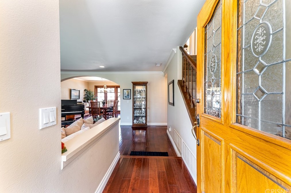 953 Newbury Rd, Thousand Oaks, CA 91320-3668