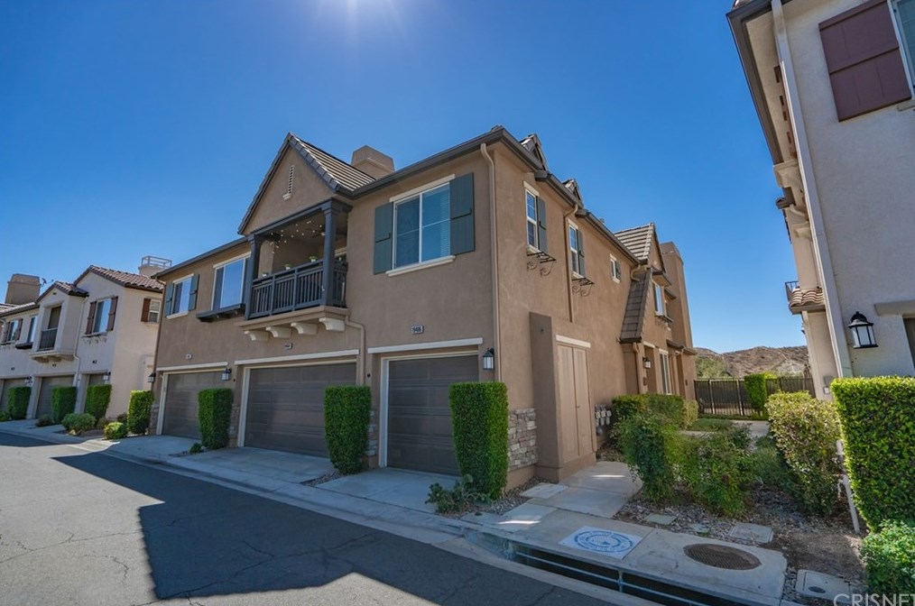 19406 Laroda Ln, Santa Clarita, CA 91350
