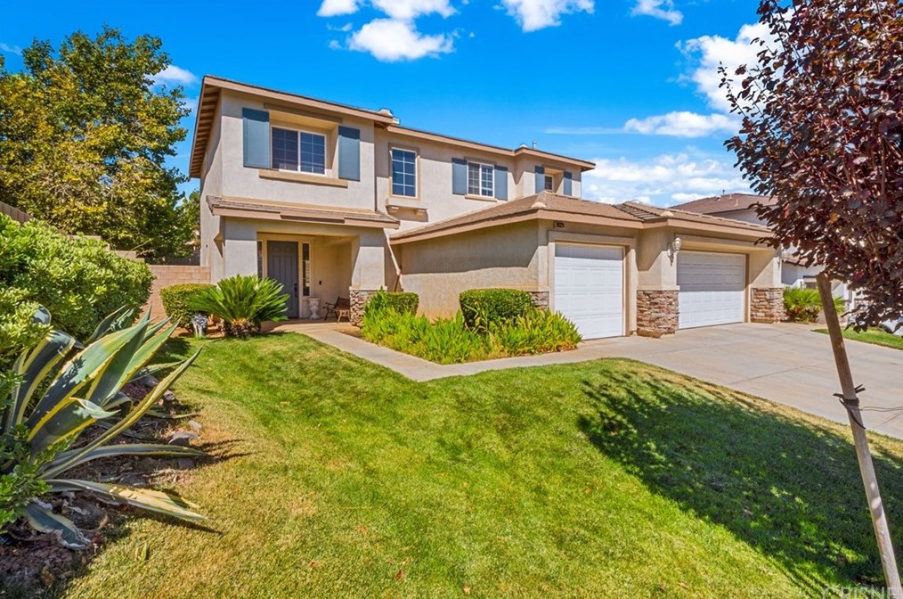 39329 Chantilly Ln, Palmdale, CA 93551-1589