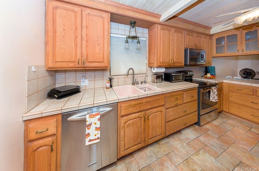 11150 Gerald Ave, San Fernando CA 91344-2601 exterior