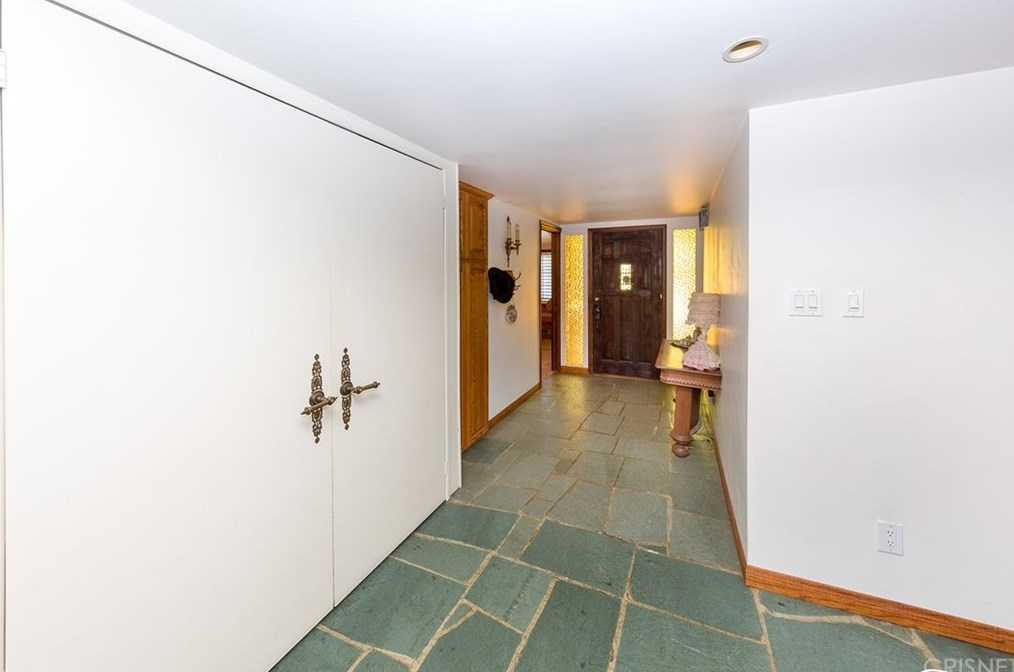 11150 Gerald Ave, San Fernando CA 91344-2601 exterior