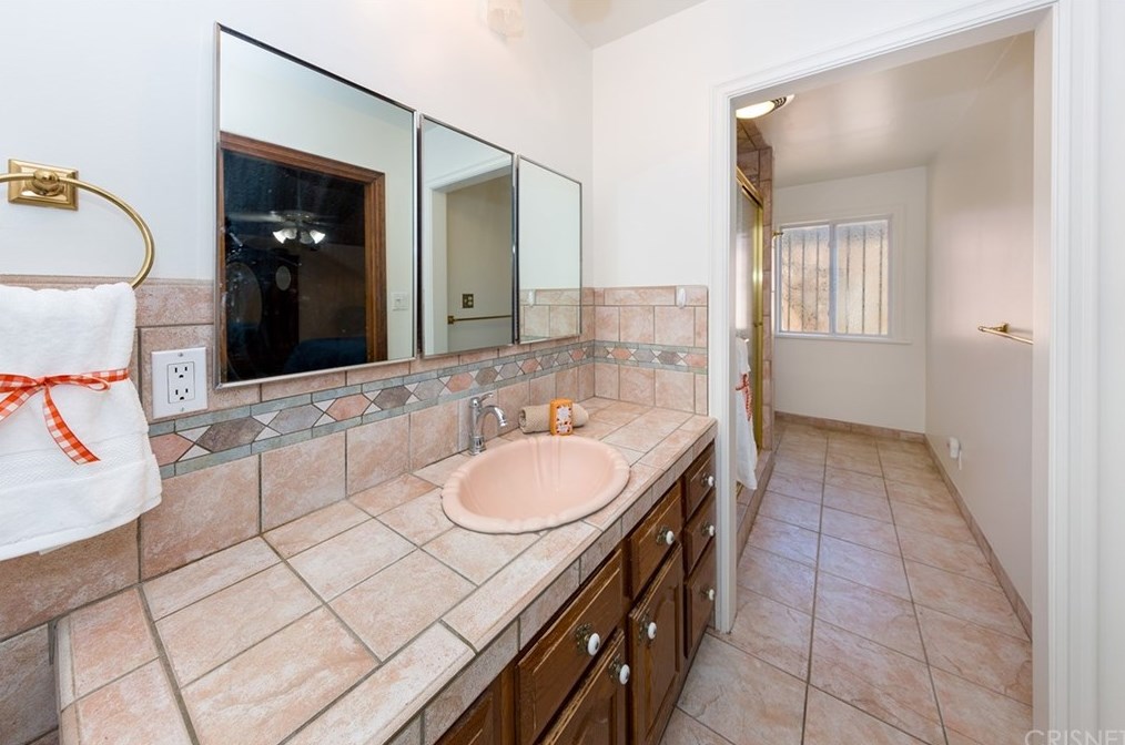 11150 Gerald Ave, San Fernando CA 91344-2601 exterior