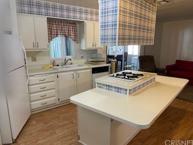 2614 Thunderbird Dr, Thousand Oaks CA  91362-3247 exterior