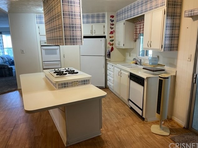 2614 Thunderbird Dr, Thousand Oaks CA  91362-3247 exterior