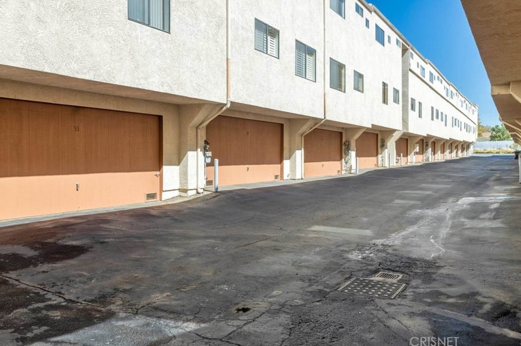10444 Canoga Ave, Chatsworth CA  91311-2249 exterior