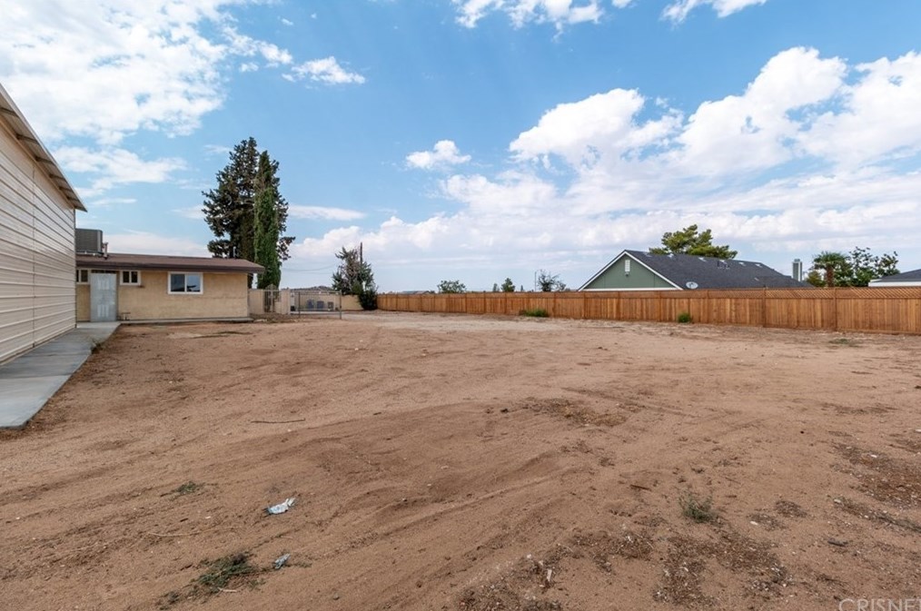 41650 30th St, Palmdale CA  93551-1374 exterior