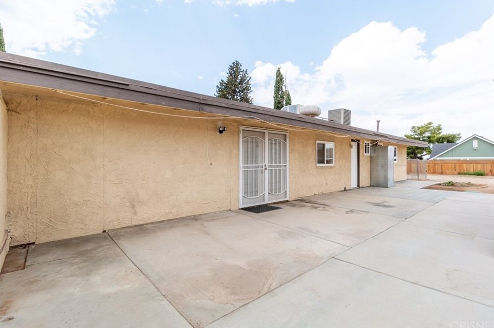 41650 30th St, Palmdale CA  93551-1374 exterior