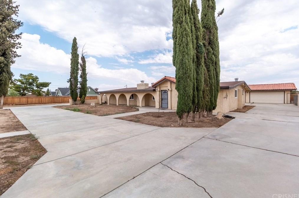 41650 30th St, Palmdale CA  93551-1374 exterior