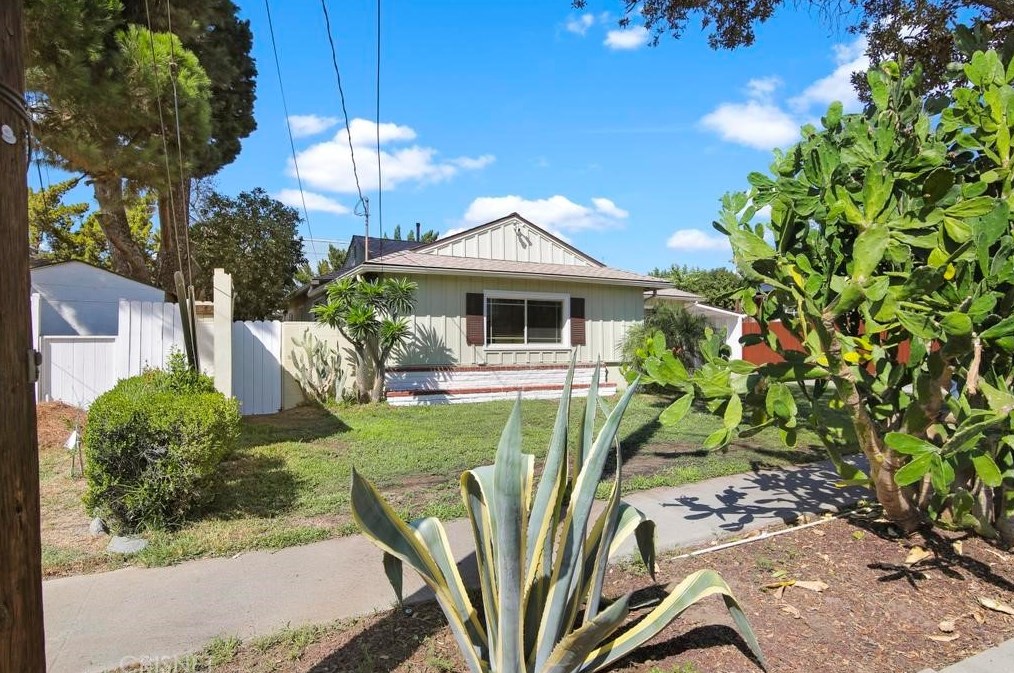 12209 Vose St, North Hollywood, CA 91605-5658