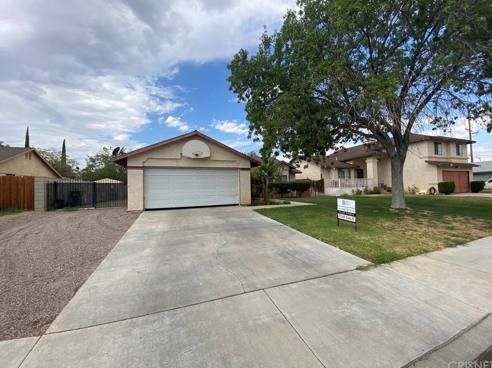 37947 Rosemarie St, Palmdale, CA 93550-7054