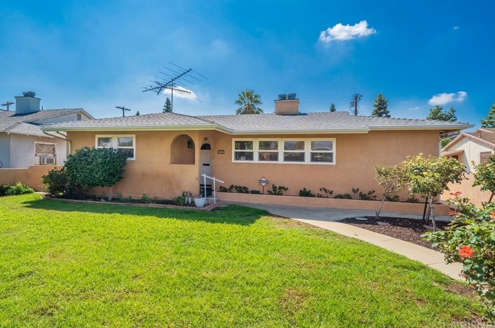 14912 Blackhawk St, San Fernando, CA 91345-2107