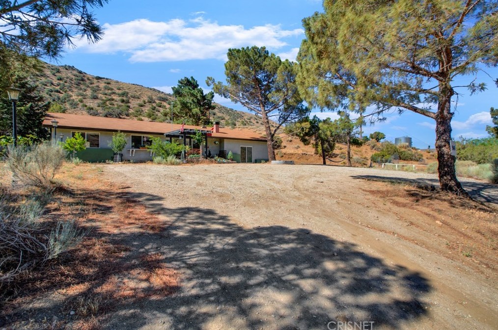 940 Soledad Pass Rd, Palmdale CA  93550-9790 exterior