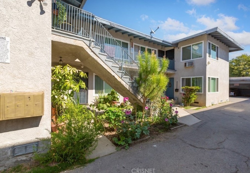 7508 Canby Ave, Los Angeles, CA 91335-8204