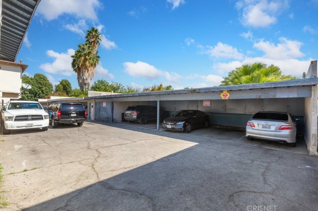 7508 Canby Ave, Los Angeles CA  91335-8204 exterior