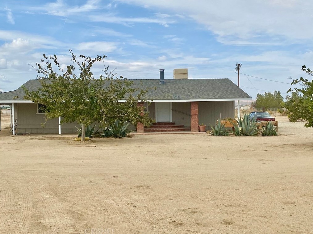 5731 Willow Ave, Tropico Village, CA 93560-6951
