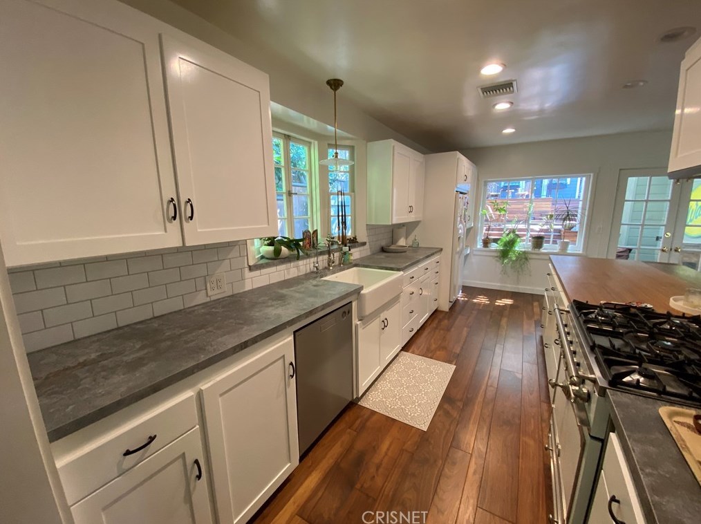 14854 Sutton St, Van Nuys, CA 91403