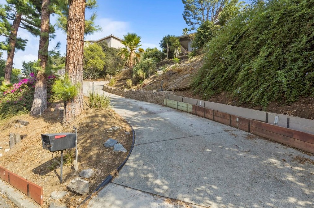 1810 Canyon Way, Pomona, CA 91768-1411