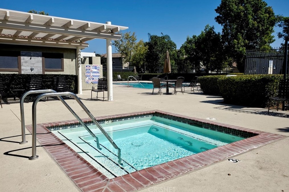 5325 Villa Mallorca Pl, Camarillo CA 93012-5325 exterior