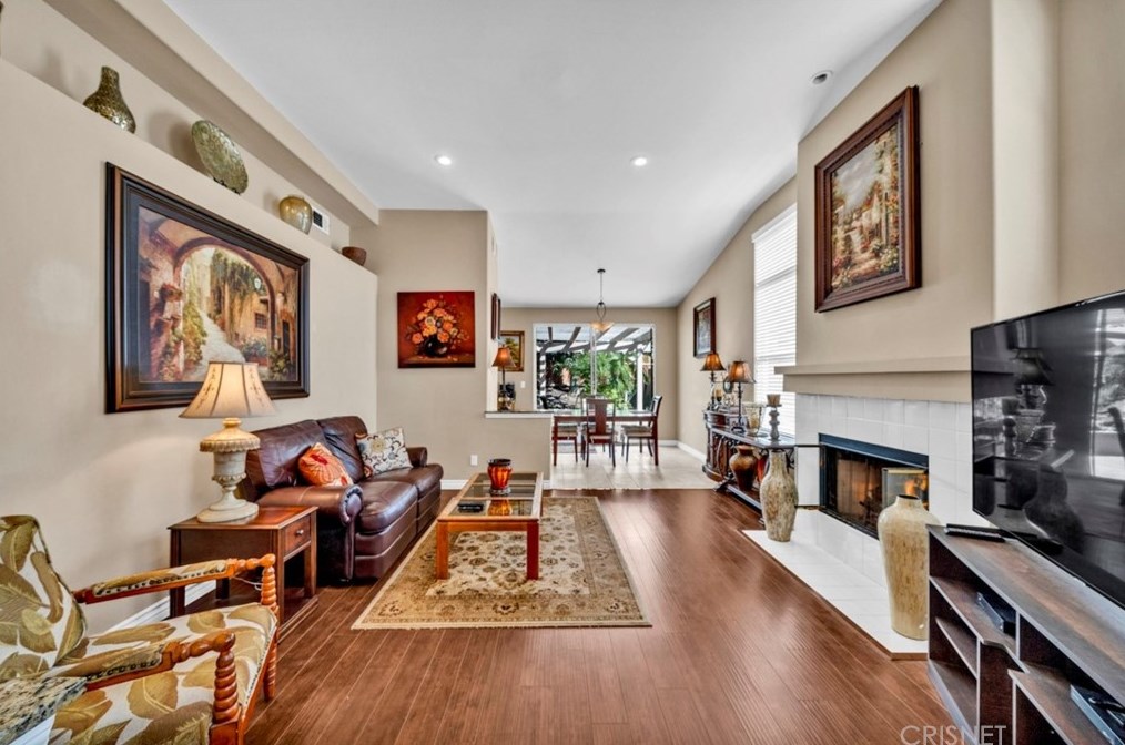 5325 Villa Mallorca Pl, Camarillo CA 93012-5325 exterior