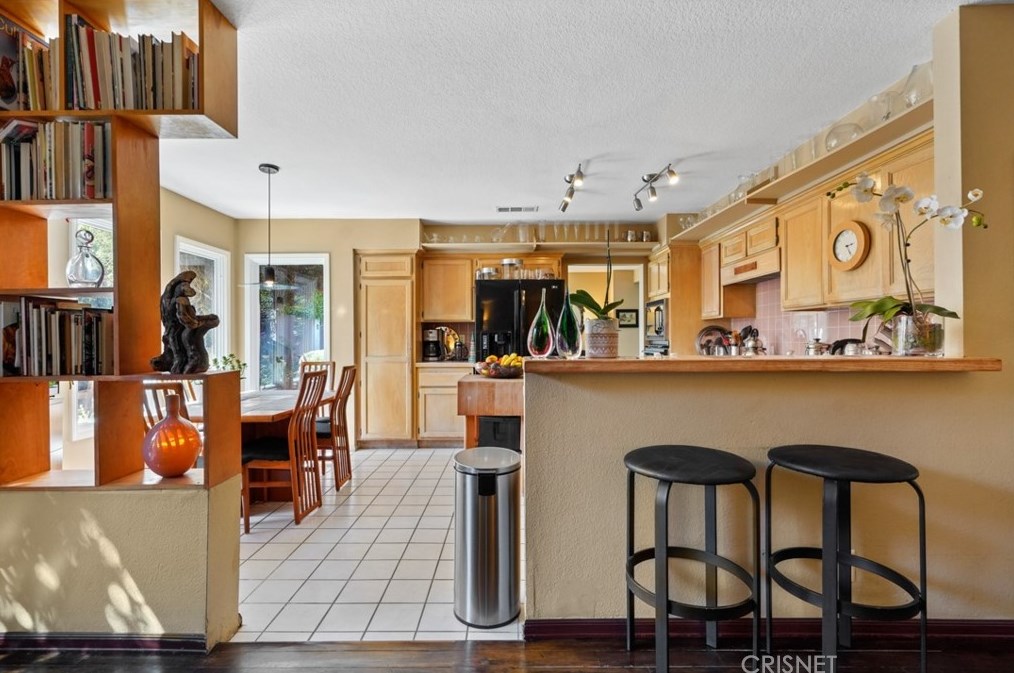 2794 Woodlyn Rd, Pasadena CA  91107-1879 exterior