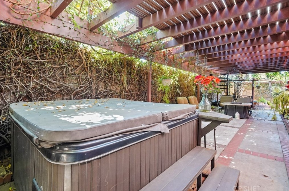 2794 Woodlyn Rd, Pasadena CA  91107-1879 exterior