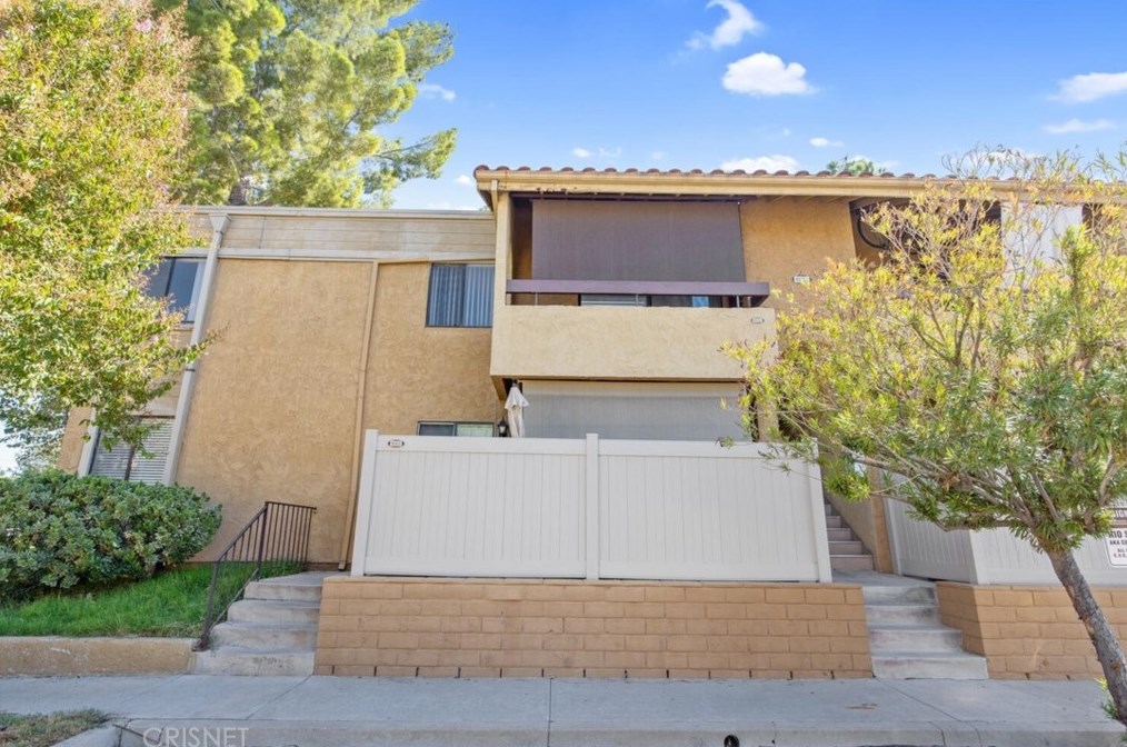 18752 Mandan St #1002, Santa Clarita, CA 91351