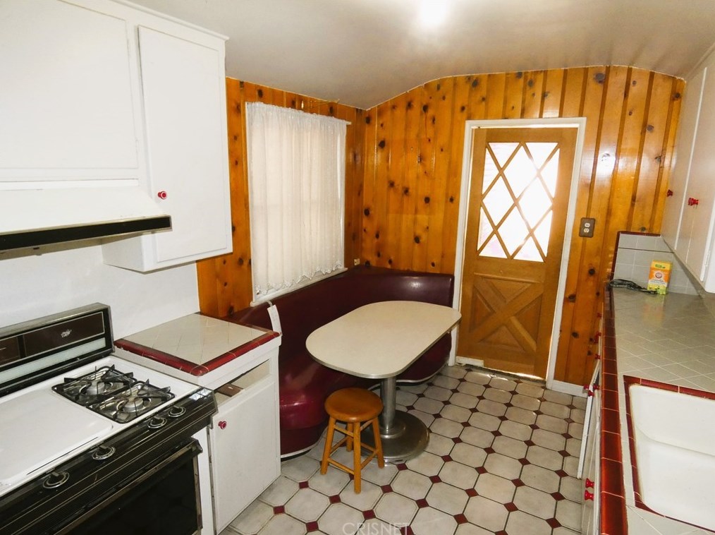 6935 Ranchito Ave, Van Nuys, CA 91405