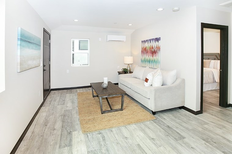 1041 Dexter St, Los Angeles CA  90042-2247 exterior