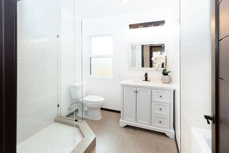 1041 Dexter St, Los Angeles CA  90042-2247 exterior