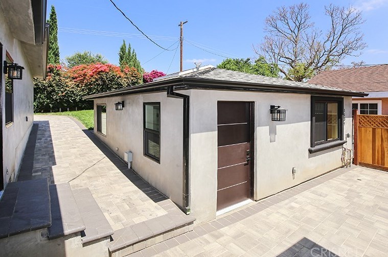 1041 Dexter St, Los Angeles CA  90042-2247 exterior