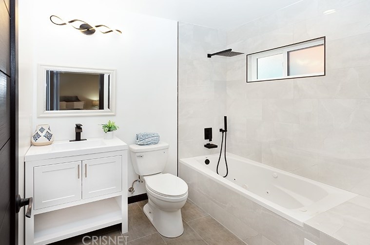 1041 Dexter St, Los Angeles CA  90042-2247 exterior