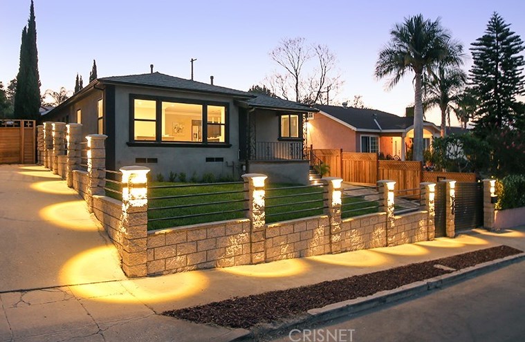 1041 Dexter St, Los Angeles CA  90042-2247 exterior