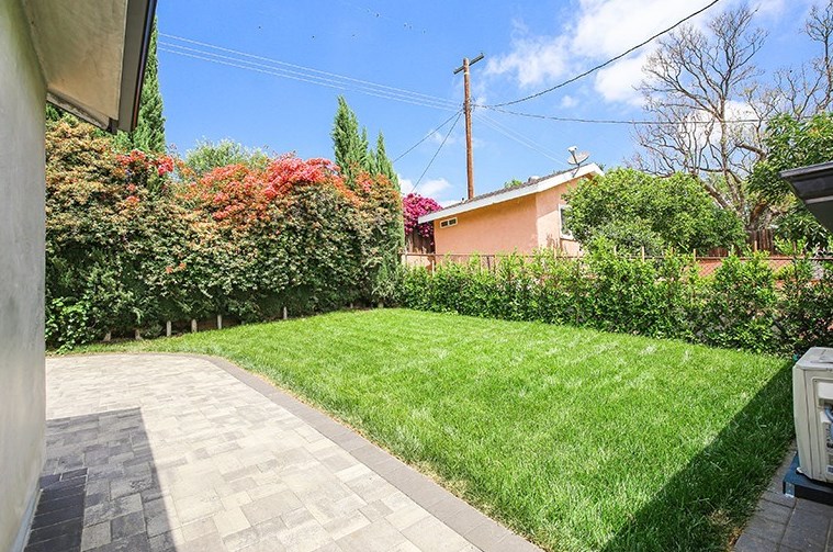 1041 Dexter St, Los Angeles CA  90042-2247 exterior