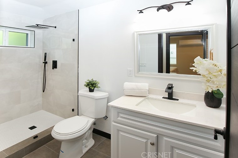 1041 Dexter St, Los Angeles CA  90042-2247 exterior