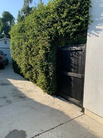 7337 Zelzah Ave, Los Angeles CA  91335-1550 exterior