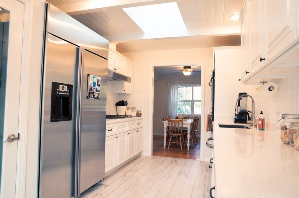 7337 Zelzah Ave, Los Angeles CA  91335-1550 exterior